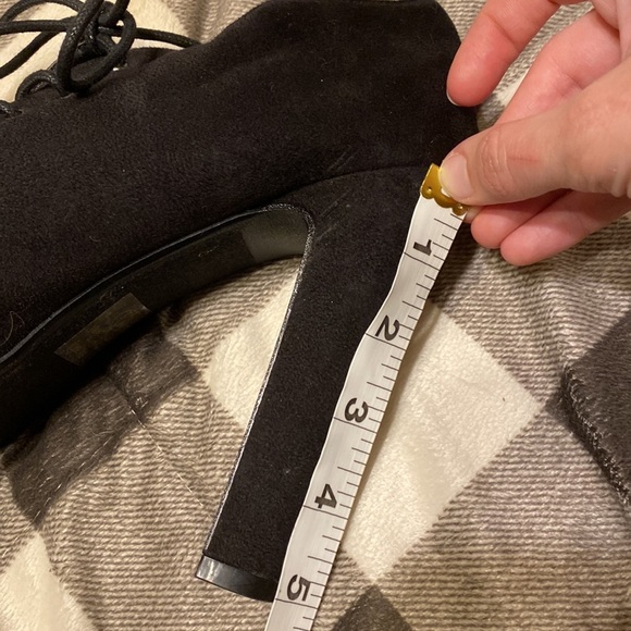 Black lace up heels - Picture 6 of 7